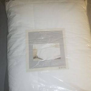 New down alternative comforter